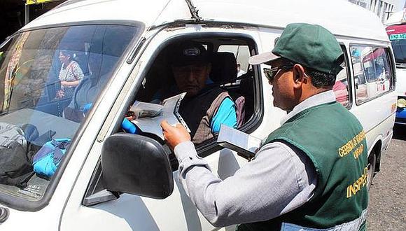 Critican ineficacia de municipio de Arequipa para el retiro de unidades informales