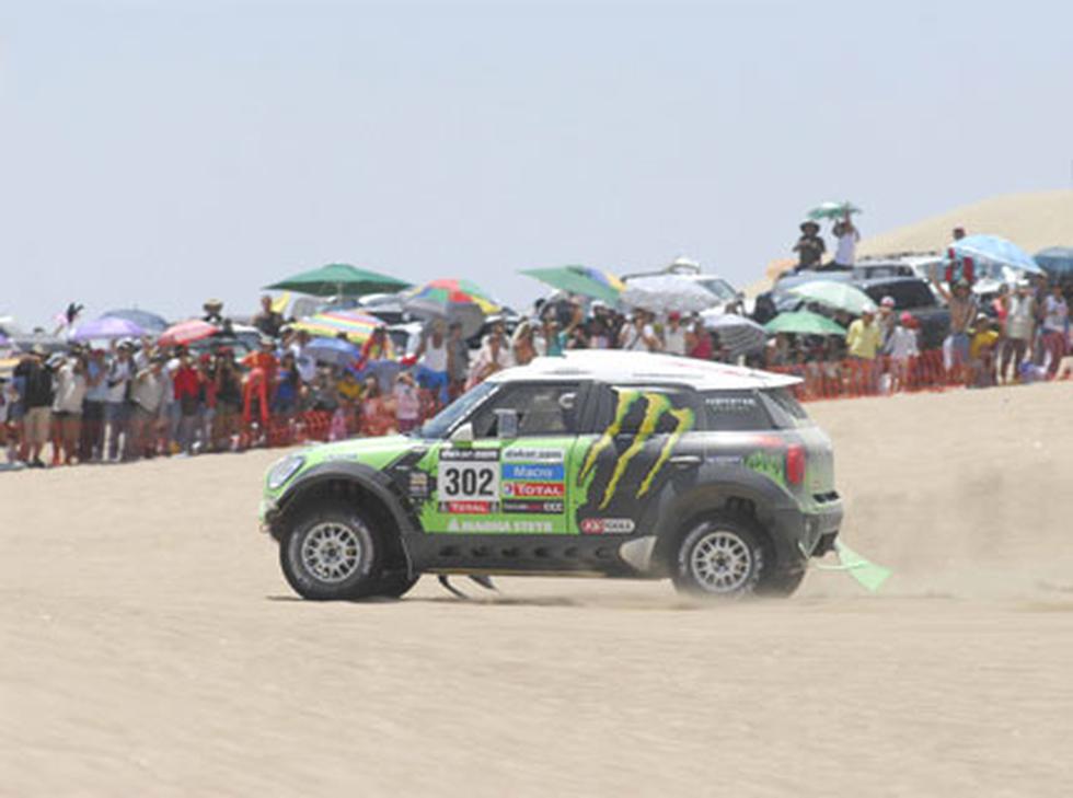 FOTOS del Dakar 2013 : Peterhansel y Barreda toman el mando en las dunas
