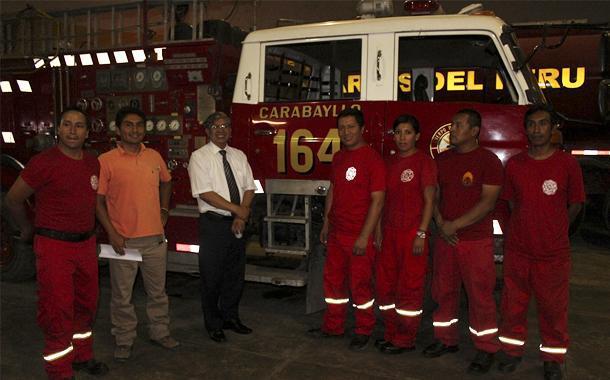 Bomberos reciben nuevos equipos e indumentaria