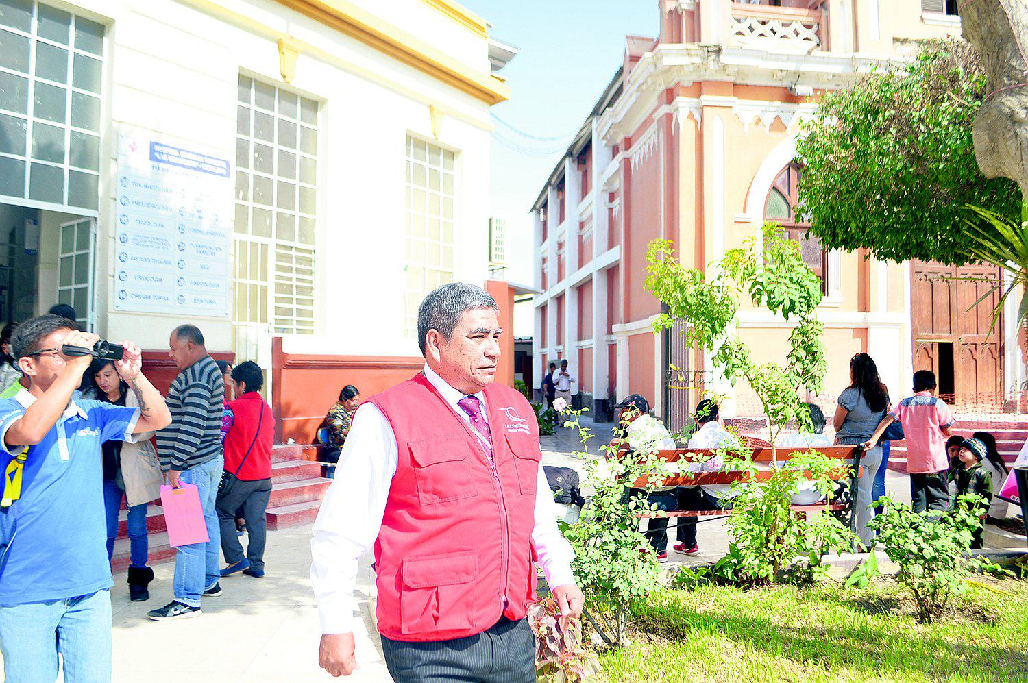 Contralor inspecciona hospitales de Chiclayo