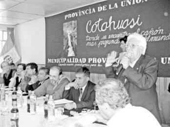 Foncodes, Pronaa y otros
 programas deben desaparecer