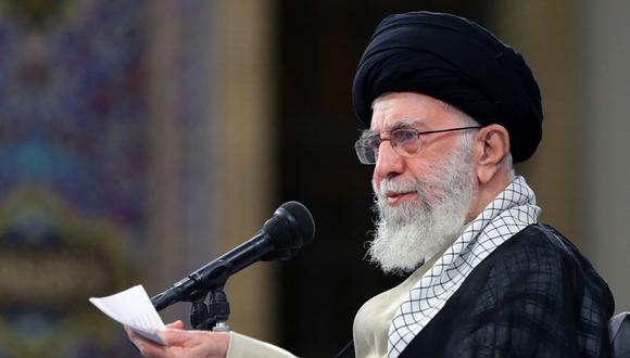 El ayatolá Ali Khamenei, el 19 de noviembre de 2022, lo muestra en la capital, Teherán, dirigiéndose a un grupo de iraníes de la ciudad central de Isfahan. (Foto de KHAMENEI.IR / AFP)