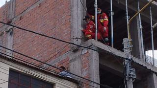 Arequipa: Madre escapó a techo de vecino para evitar agresión de sus dos hijos