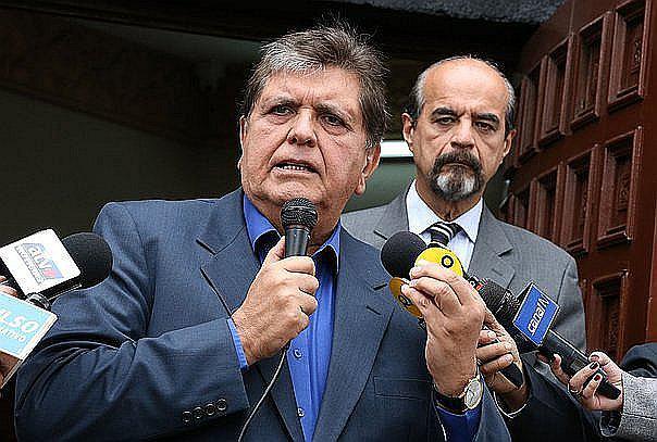 Alan García afirma que denunciará penalmente a autores de "difamación"