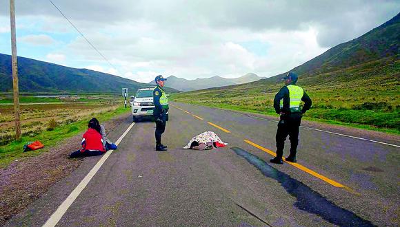 Mujer muere junto a su nieto de seis años en carretera Juliaca - Cusco