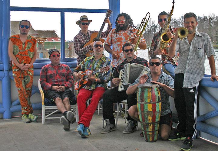 La banda "Chico Trujillo" prepara concierto en Lima