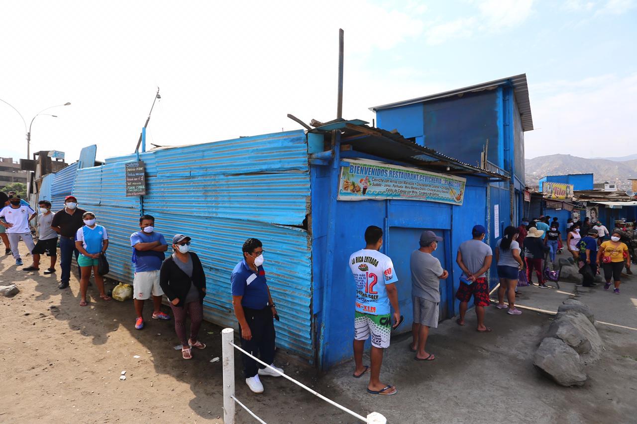 Mercado en San Juan de Lurigancho sigue abarrotado de comerciantes
