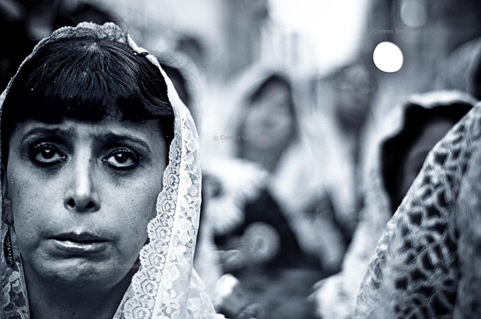 Sahumadoras y cantoras: las mujeres del Señor de los Milagros