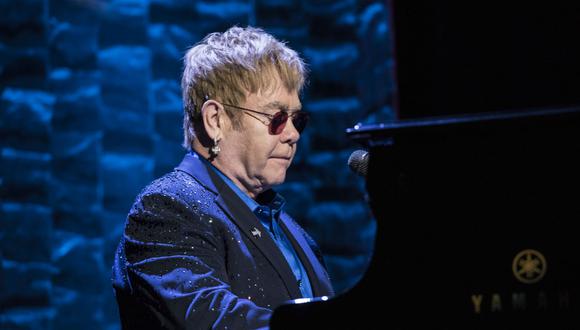 Elton John denunciado por acoso sexual