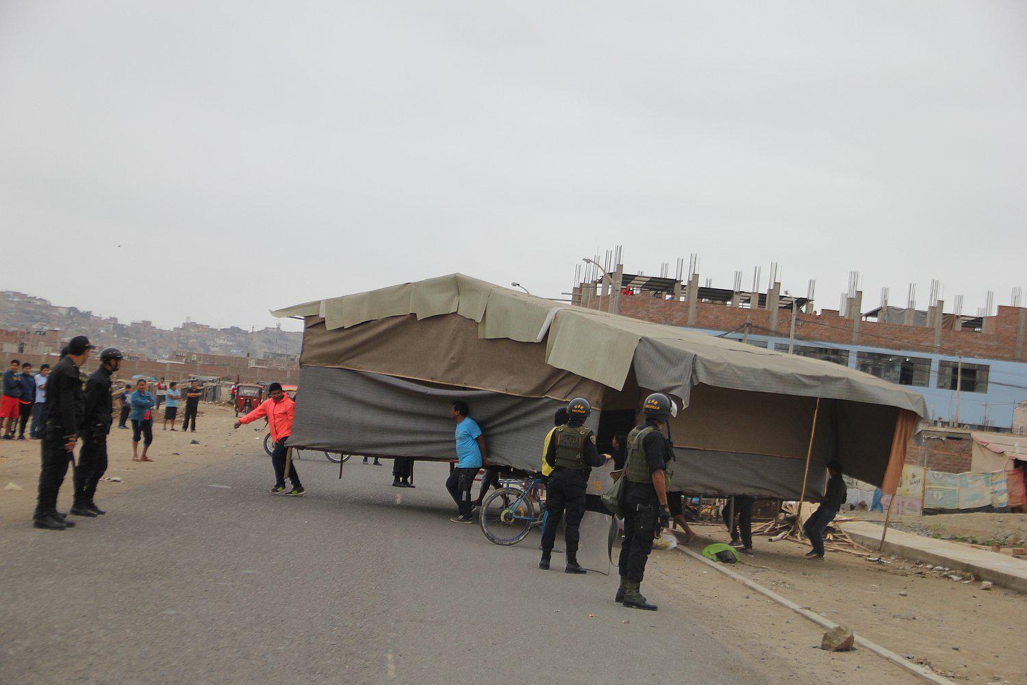 El Porvenir: Desalojan a invasores de terreno de Ugel en Río Seco