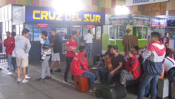 Delegación de bailarines y músicos varados en Tacna retornaron a Lima