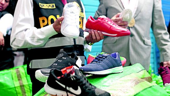 ​​PNP decomisa 13 mil pares de zapatillas "bamba" en centro comercial 'El Hueco'