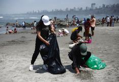 Voluntarios limpian playa de Barranco con la visita de la ministra del Ambiente (FOTOS)