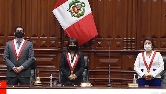 Mirtha Vásquez pidió minuto de silencio en homenaje a Inti Sotelo y Bryan Pintado. (Foto: América TV)