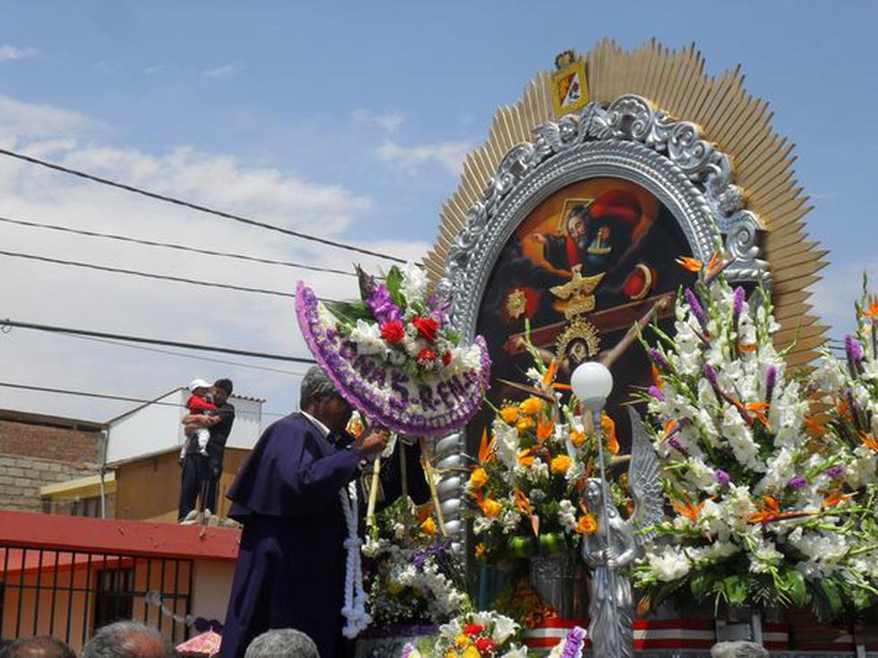 Iquiqueños llegan para elevar plegarias al Cristo Moreno