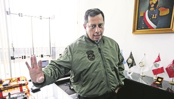 Óscar López Meneses denuncia a Vega por irregular resguardo policial