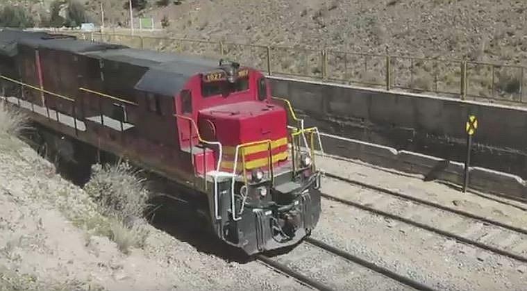 Por escuchar música con audífonos minero es arrollado por tren 