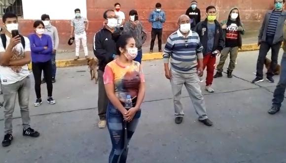 Apurímac: Más de un centenar de personas protestan en la sede del gobierno regional de Apurímac exigiendo traslado humanitario a Lima.
