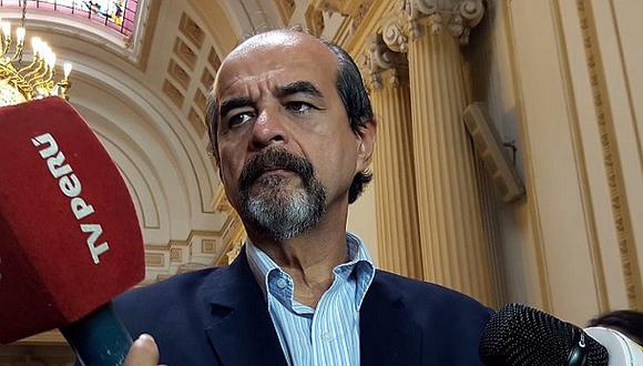 Mulder: Elmer Cuba debe dejar de lado consultorías y dedicarse sólo al BCR