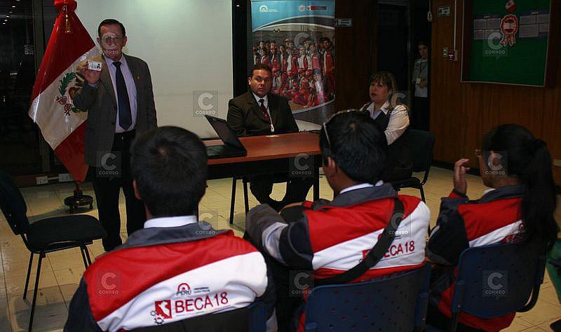 Beca 18: Estado pierde 10 millones de soles por jóvenes que abandonaron estudios