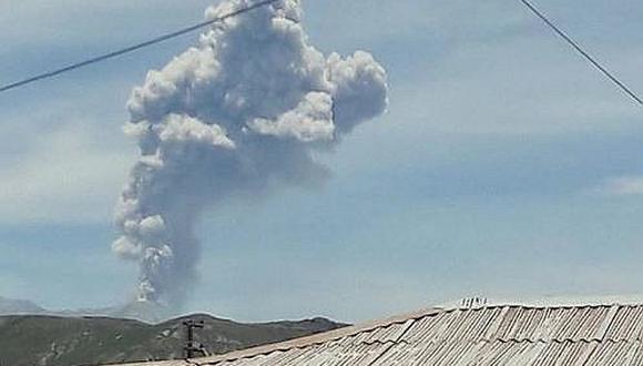 Volcán Sabancaya: nueva explosión reaviva la caída de cenizas cerca a poblados 