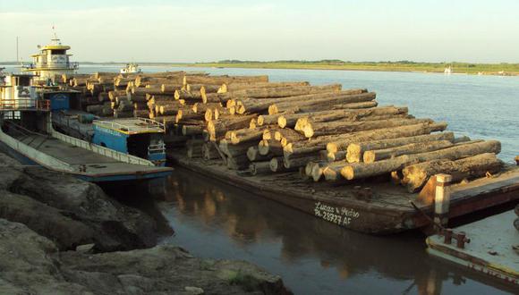 Loreto: Decomisan 9000 metros cúbicos de madera de presunto origen ilegal en dos embarcaciones fluviales.
