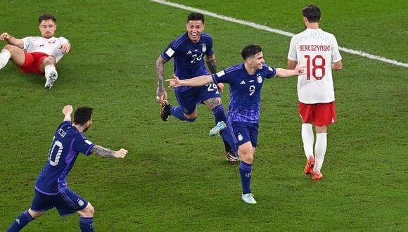 Polonia perdió contra Argentina, sin embargo, la diferencia de goles le bastó para clasificar a octavos de final del Mundial Qatar 2022. (Foto: EFE)