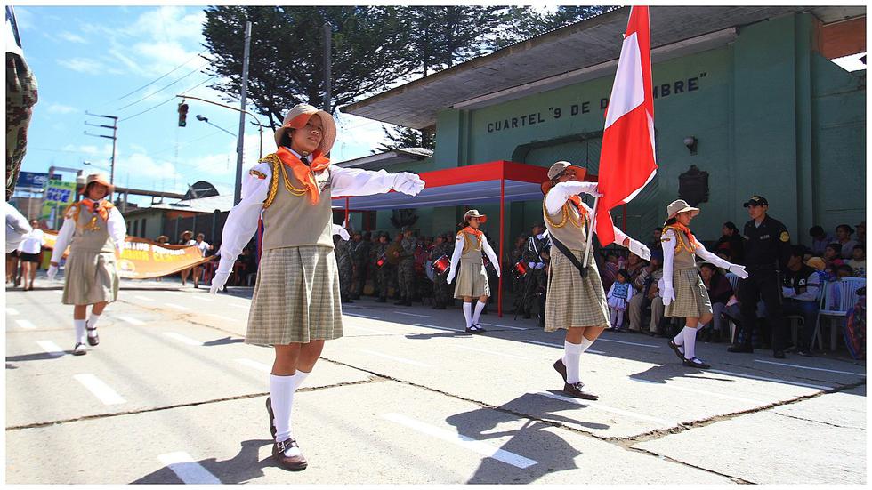 ​Fiebre de selección también llegó a desfile por aniversario de Chilca (FOTOS)