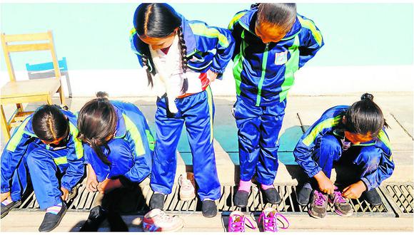 ​Niños reemplazan ojotas por zapatillas en distritos de Huamalíes