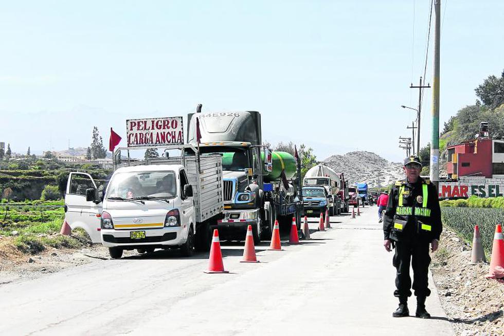 Bloquean vía a Cerro Verde