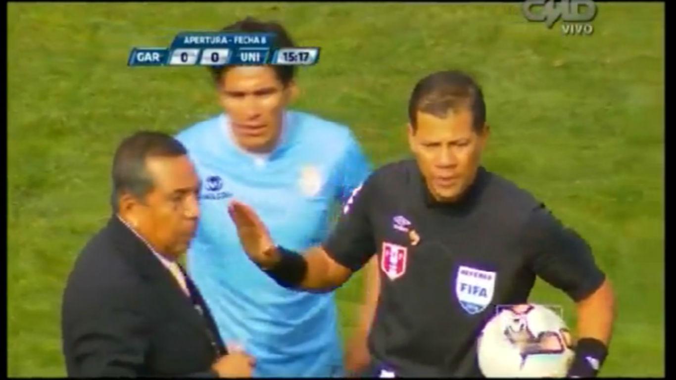 Suspenden partido de Universitario - Real Garcilaso por bombardas