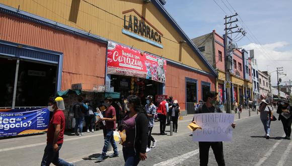 Comerciantes temen quedarse con inversiones por restricciones debido al riesgo extremo por el que atraviesa la región a causa de la COVID. (Foto: Leo Cuito)