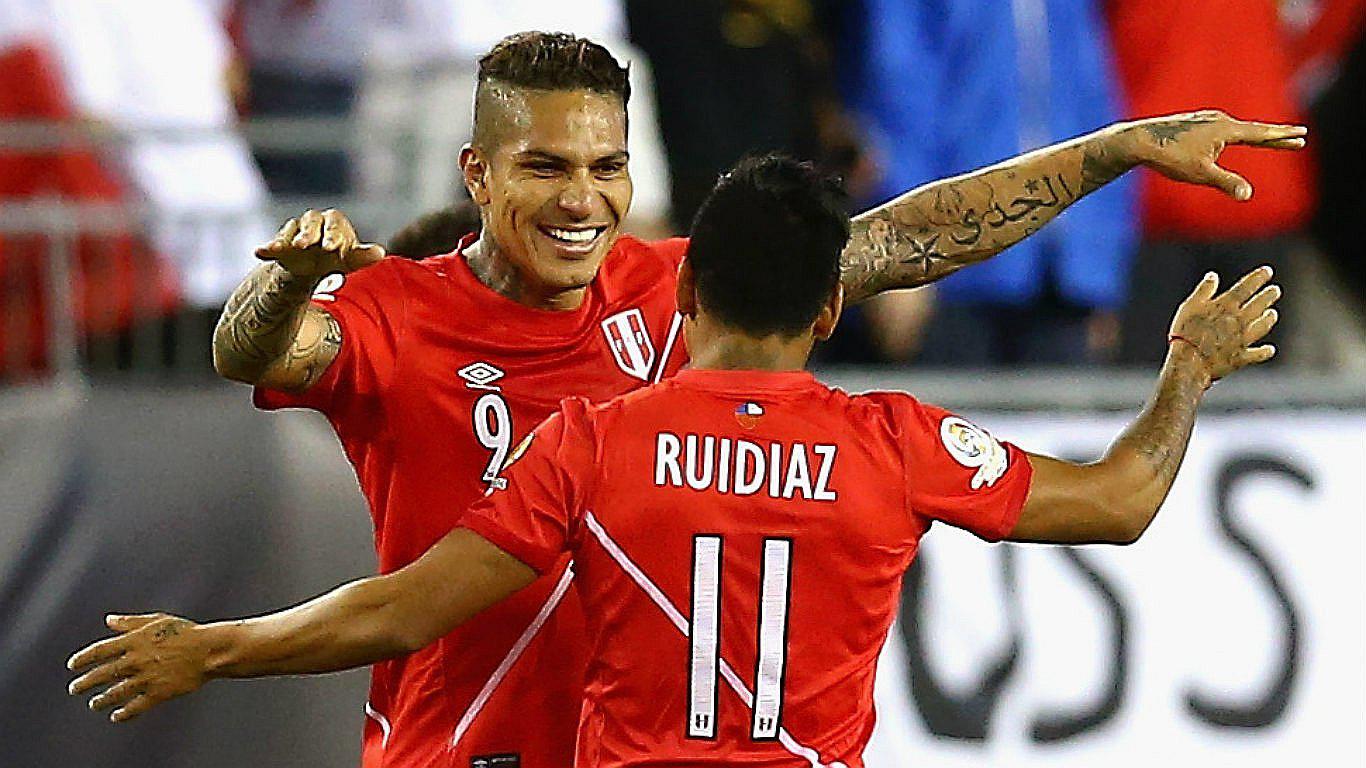 Paolo Guerrero y Raúl Ruidíaz serían titulares ante Argentina