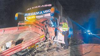 Huarmey: Tres fallecidos deja choque entre ómnibus y camión