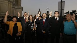 Virtuales congresistas de Acción Popular llegan a Palacio de Gobierno (FOTOS)
