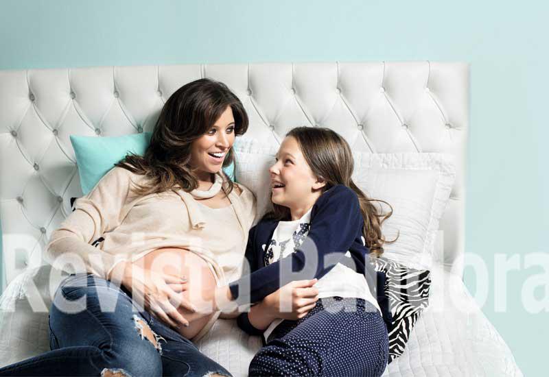 ​Anna Carina embarazada protagoniza nueva portada de la Revista Pandora