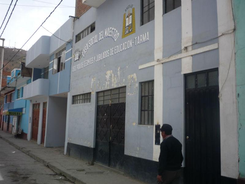 Profesores cesantes protestan por cierre de Casa del Maestro 