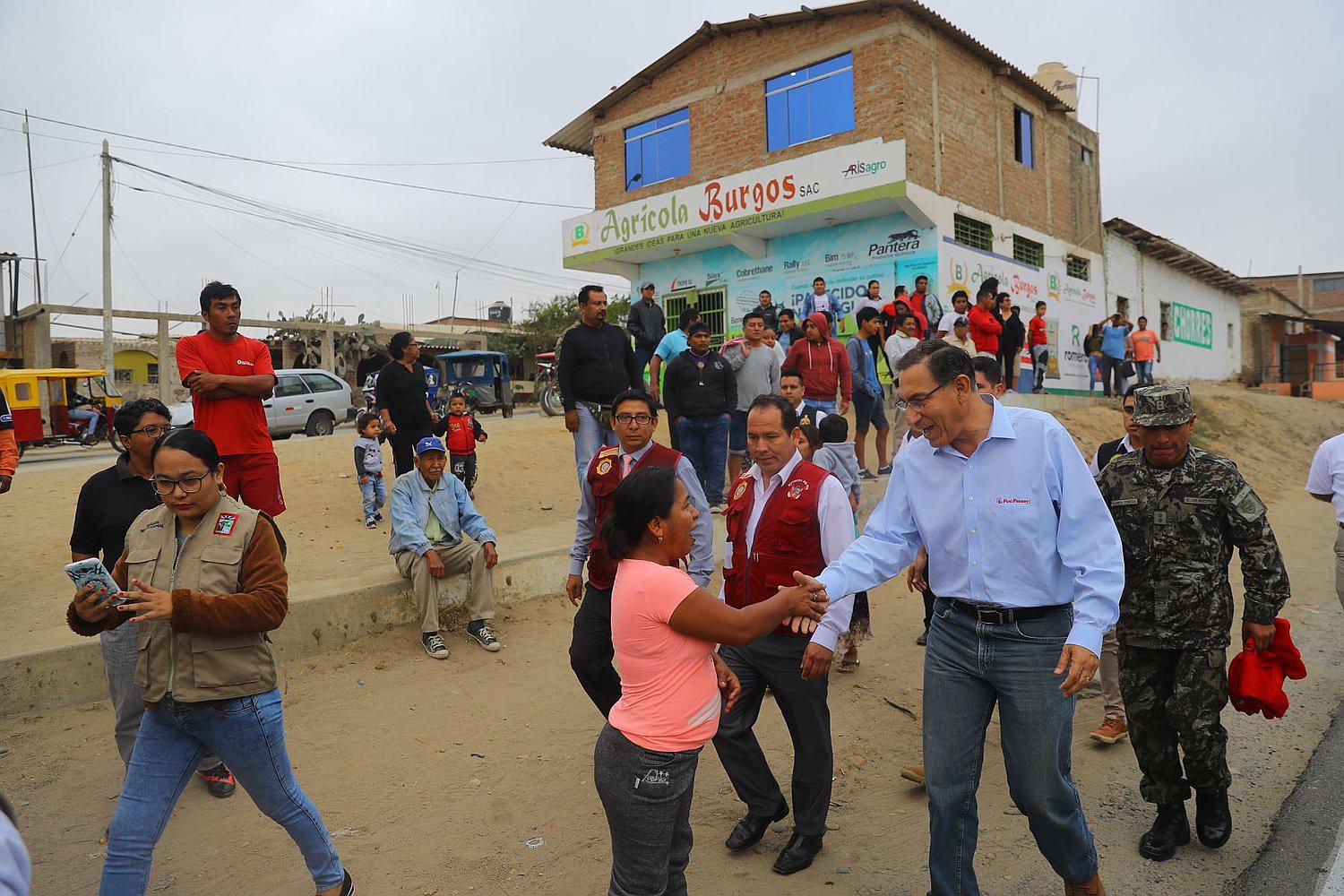 Presidente Vizcarra se compromete a entregar obras y agua para Piura