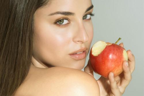 Conoce los beneficios de la manzana en las relaciones sexuales