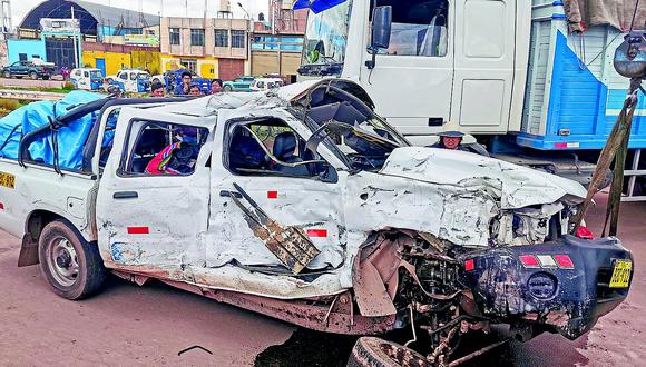 Un herido grave deja choque de camioneta con camión en Juliaca