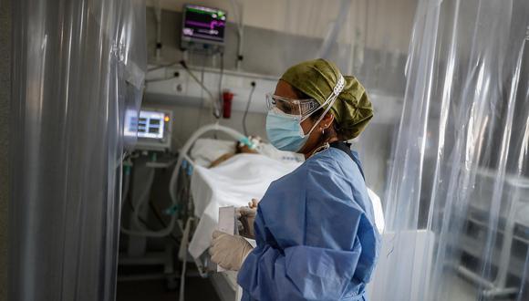Argentina atraviesa desde fines de marzo pasado un vertiginoso aumento de los casos de la COVID-19, con creciente nivel de ocupación de camas en las unidades de terapia intensiva. (Foto: EFE/Juan Ignacio Roncoroni)