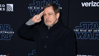 Mark Hamill rinde homenaje a fans de “Star Wars” que luchan contra el COVID-19