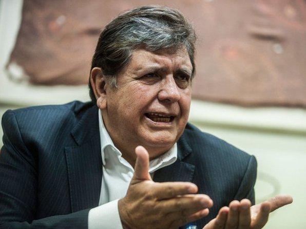 ​Alan García sobre Lourdes Flores: Me gusta que en medio del coro de opinólogos, se alce una voz importante