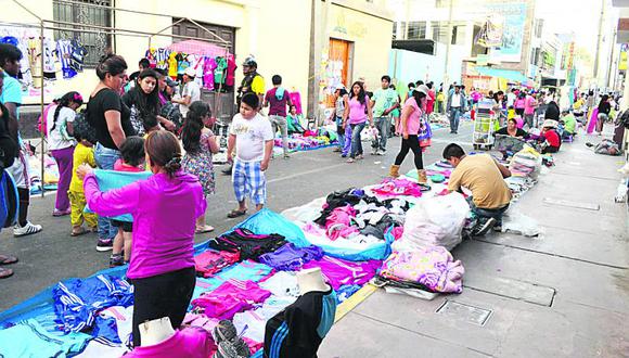 Ambulantes toman las calles de Ica