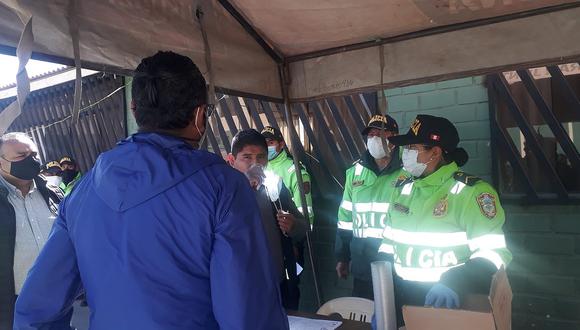 140 policías se contagiaron con COVID-19 y dos murieron en la región de Puno