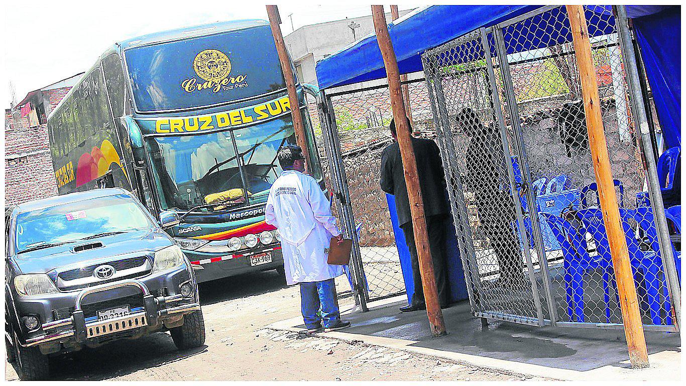 Dos muertos es saldo de despiste y pasajero llega sin vida a Huamanga