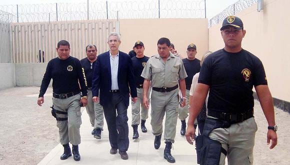 ​Congresista Fernando Andrade visita el penal de Chincha