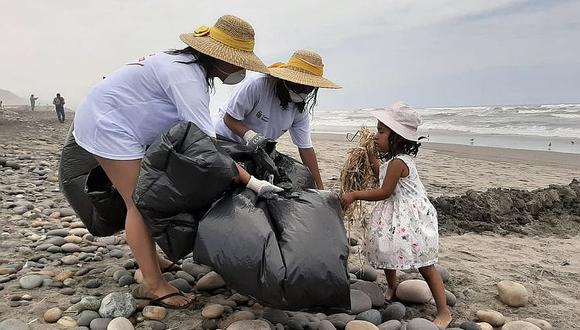 150  voluntarios limpiaron playa la Deheza en Camaná