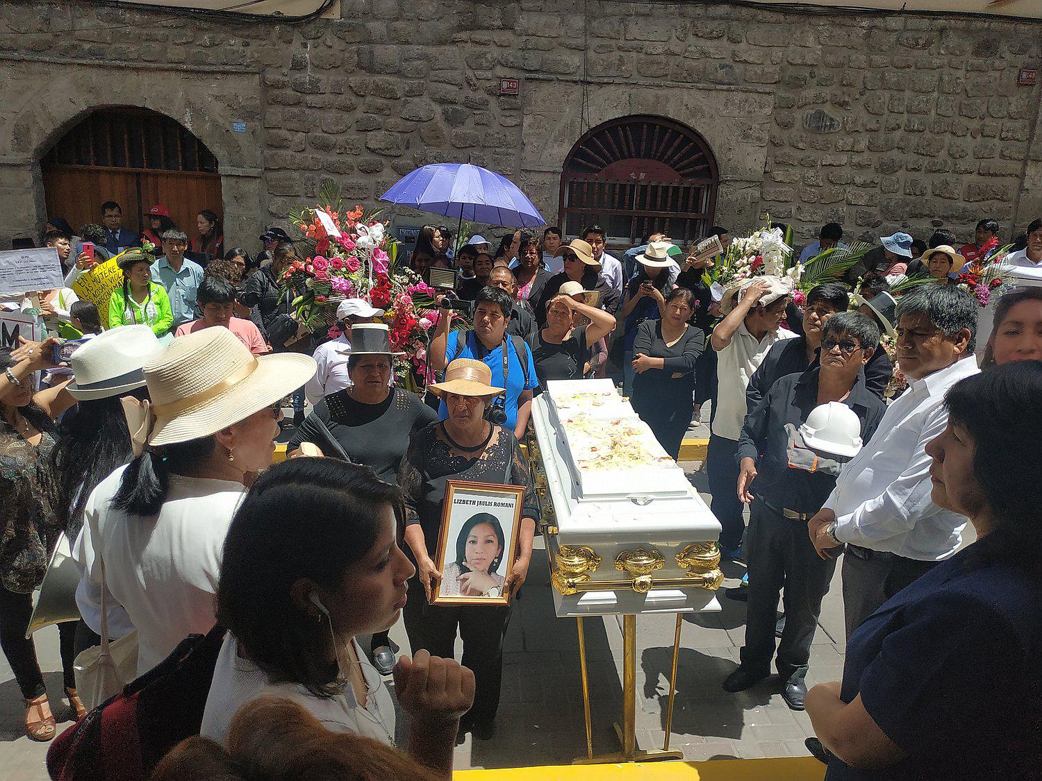 En medio de dolor dieron el último adiós a Lisbeth Jaulis, víctima de feminicidio