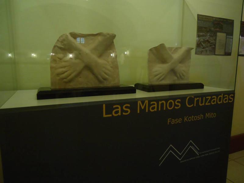 Entregan réplica de Las Manos Cruzadas de Kotosh